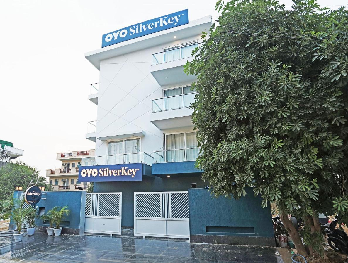 Hotel Oyo Flagship Santhi Grand Vijayawāda Exterior foto
